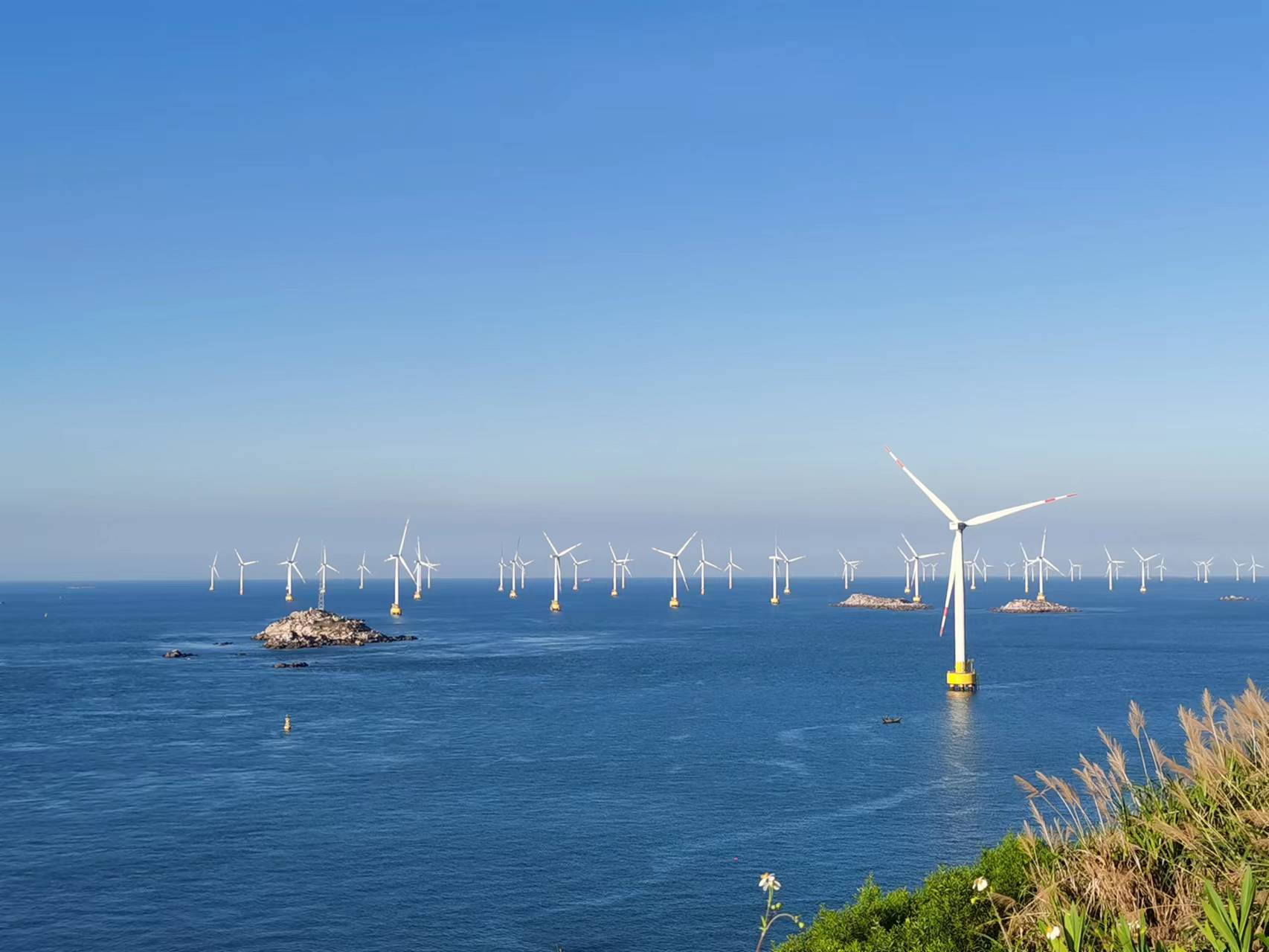 成功中標(biāo)“華潤(rùn)電力連江外海70萬千瓦海上風(fēng)電場(chǎng)項(xiàng)目海域使用論證與環(huán)境影響評(píng)價(jià)、海洋水文觀測(cè)及海纜桌面路由技術(shù)服務(wù)”.jpg